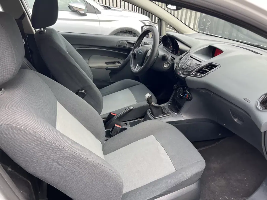 Ford Fiesta 1.4 TDCI 2010 - 4250 EUR, 260000 km - AUTO.MOTO.pt - 260000km - foto 15 de 16