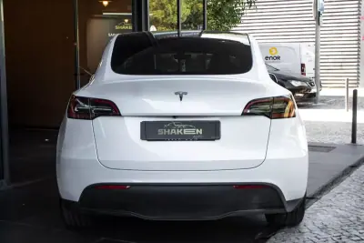 Tesla Model Y 2023 - 37900 EUR, 74250 km - AUTO.MOTO.pt - 74250km - foto 10 de 40