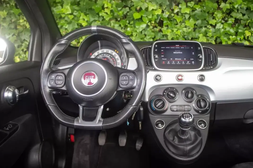 Fiat 500C 2021 - 11900 EUR, 110000 km - AUTO.MOTO.pt - 110000km - foto 15 de 17