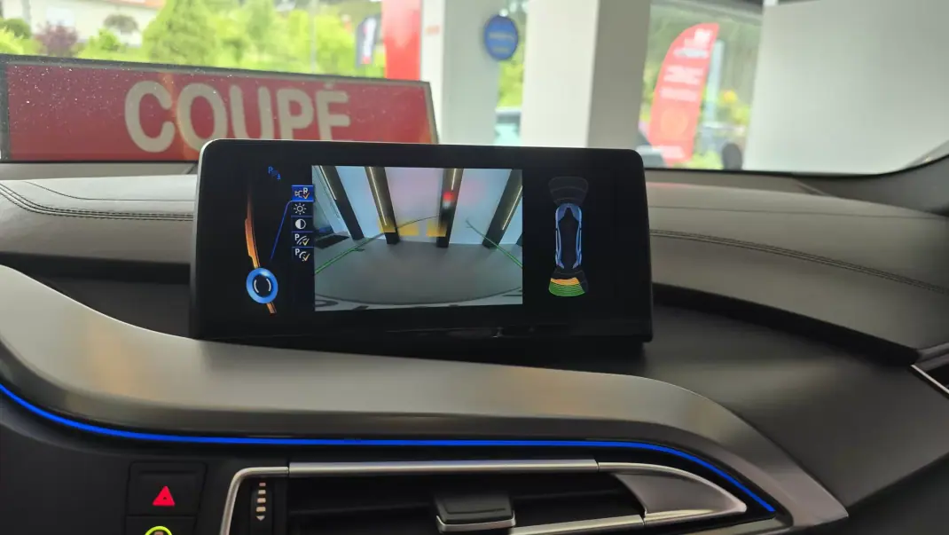BMW i8 2015 - 62500 EUR, 132830 km - 132830km - foto 43 de 50