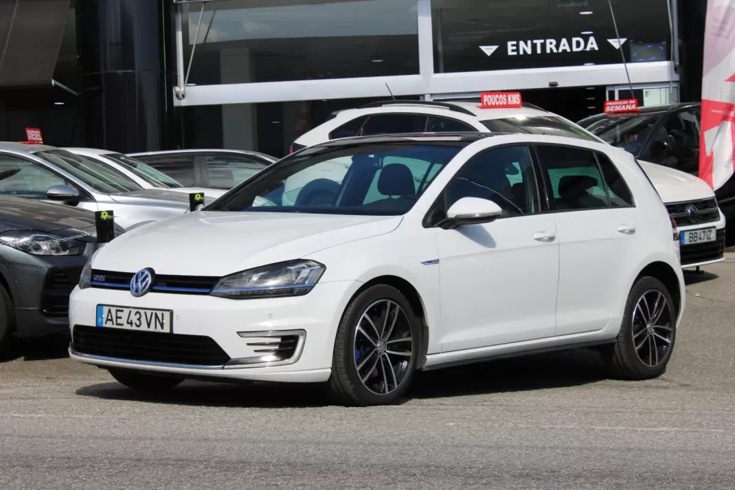 Volkswagen Golf 2015 - 12900 EUR, 233561 km - AUTO.MOTO.pt - 233561km - foto 3 de 27