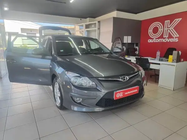 Hyundai i30 2011 - 7250 EUR, 112000 km - AUTO.MOTO.pt - 112000km - foto 13 de 35