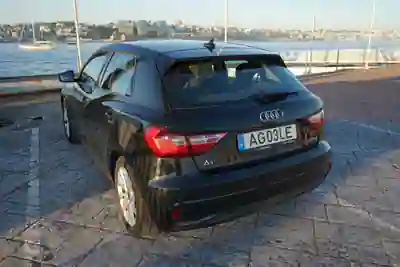 Audi A1 Sportback 2021 - 17000 EUR, 96000 km - AUTO.MOTO.pt - 96000km - foto 3 de 8