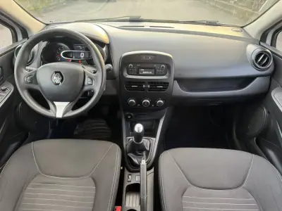 Renault Clio 2016 - 9990 EUR, 114000 km - AUTO.MOTO.pt - 114000km - foto 18 de 22