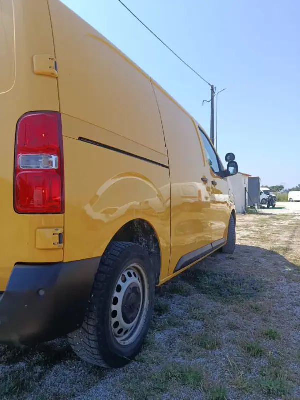 Citroën Jumpy 2018 - 10950 EUR, 218000 km - AUTO.MOTO.pt - 218000km - foto 2 de 4