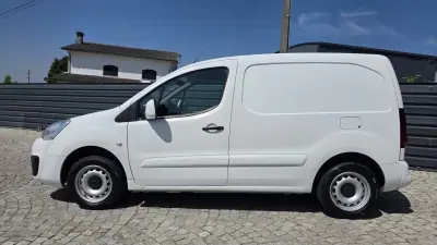 Peugeot Partner 2018 - 11490 EUR, 159000 km - AUTO.MOTO.pt - 159000km - foto 2 de 18