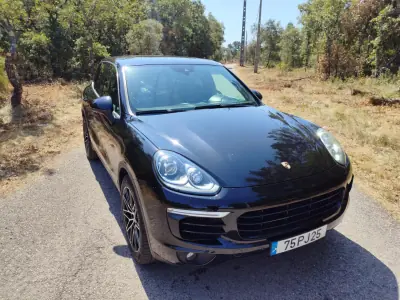 Porsche Cayenne 2015 - 35900 EUR, 206900 km - AUTO.MOTO.pt - 206900km - foto 8 de 27