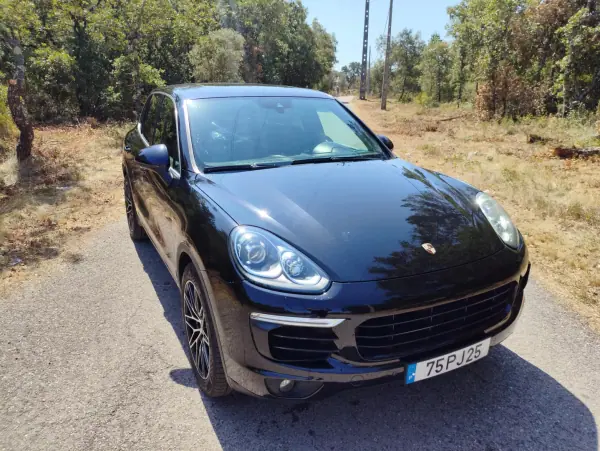 Porsche Cayenne 2015 - 35900 EUR, 206900 km - AUTO.MOTO.pt - 206900km - foto 8 de 27