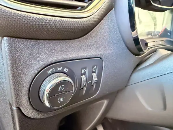 Opel Crossland X 2019 - 13990 EUR, 73489 km - AUTO.MOTO.pt - 73489km - foto 20 de 22