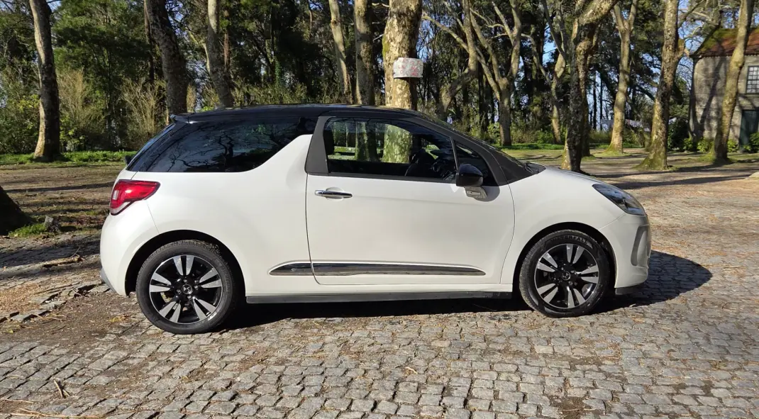 Citroën DS3 2015 - 9850 EUR, 185000 km - AUTO.MOTO.pt - 185000km - foto 10 de 19