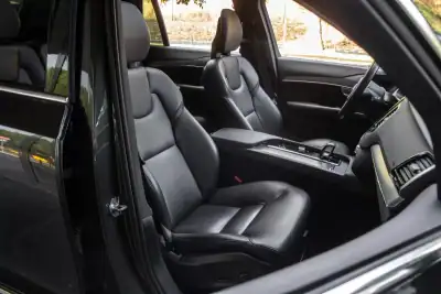 Volvo XC 90 2021 - 48990 EUR, 93199 km - AUTO.MOTO.pt - 93199km - foto 26 de 43