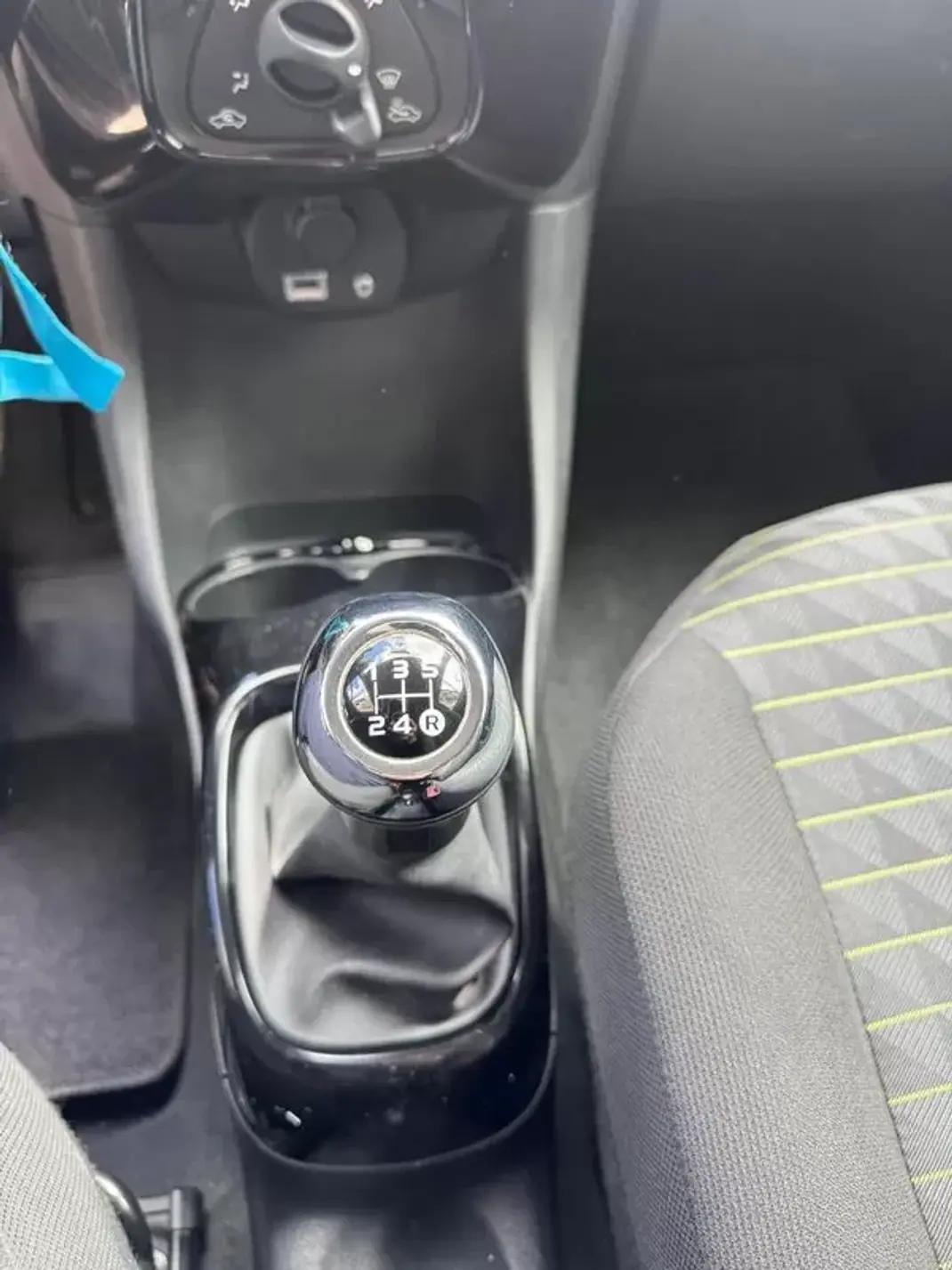 Peugeot 108 2021 - 11000 EUR, 62048 km - AUTO.MOTO.pt - 62048km - foto 31 de 32