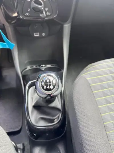 Peugeot 108 2021 - 11000 EUR, 62048 km - AUTO.MOTO.pt - 62048km - foto 31 de 32