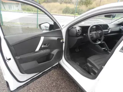 Citroën C4 2025 - 23500 EUR, 17074 km - AUTO.MOTO.pt - 17074km - foto 9 de 14