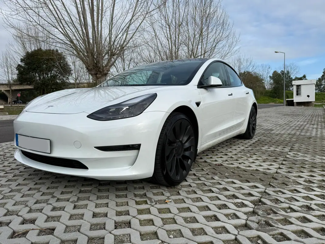 Tesla Model 3 2022 - 33500 EUR, 70000 km - AUTO.MOTO.pt - 70000km - foto 10 de 30