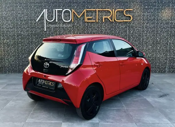 Toyota Aygo 2016 - 8500 EUR, 190000 km - AUTO.MOTO.pt - 190000km - foto 3 de 16