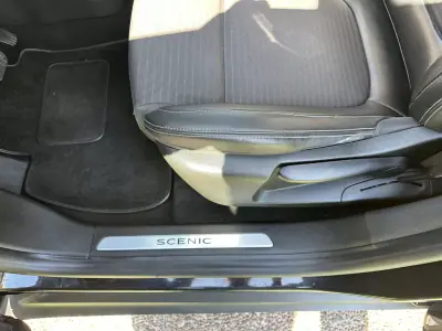 Renault Scénic 2016 - 10900 EUR, 220000 km - AUTO.MOTO.pt - 220000km - foto 31 de 66