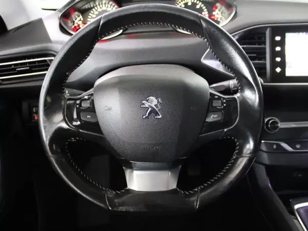 Peugeot 308 SW 2016 - 8900 EUR, 350824 km - AUTO.MOTO.pt - 350824km - foto 5 de 16