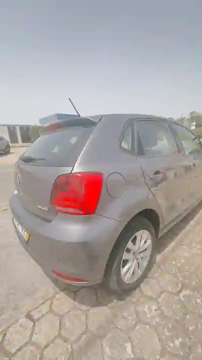 Volkswagen Polo 2017 - 9500 EUR, 61900 km - AUTO.MOTO.pt - 61900km - foto 4 de 16
