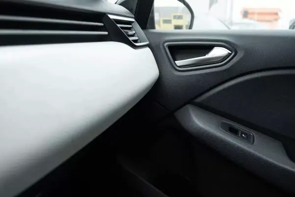 Renault Clio 2021 - 12999 EUR, 105800 km - AUTO.MOTO.pt - 105800km - foto 16 de 24