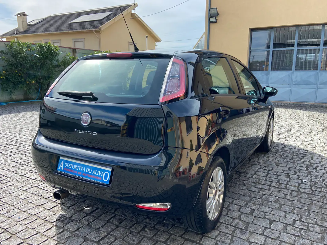 Fiat Punto 2014 - 7890 EUR, 176200 km - AUTO.MOTO.pt - 176200km - foto 4 de 14