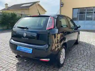 Fiat Punto 2014 - 7890 EUR, 176200 km - AUTO.MOTO.pt - 176200km - foto 4 de 14