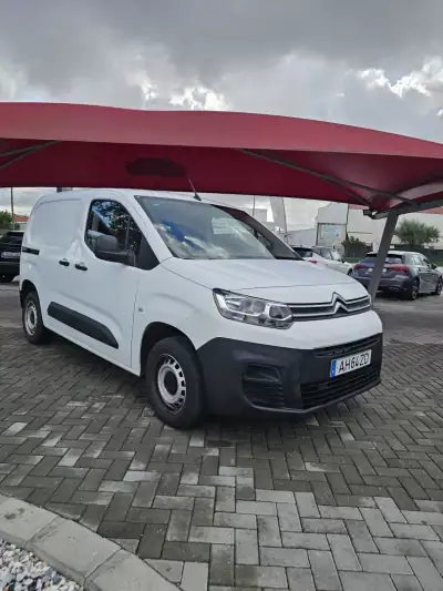 Citroën BERLINGO 1.5 BlueHDi 100 S&S Club M 2021 - 15300 EUR, 100480 km - AUTO.MOTO.pt - 100480km - foto 3 de 14