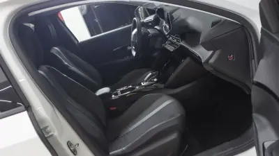 Peugeot e-208 2021 - 16350 EUR, 46000 km - AUTO.MOTO.pt - 46000km - foto 12 de 32