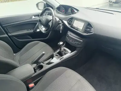 Peugeot 308 2020 - 13900 EUR, 168102 km - AUTO.MOTO.pt - 168102km - foto 27 de 28