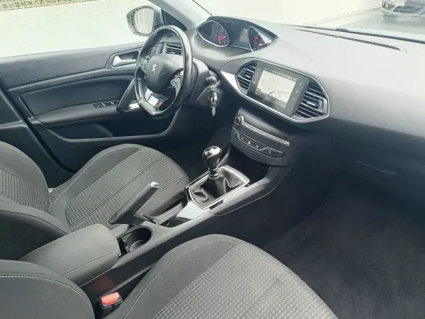 Peugeot 308 2020 - 10900 EUR, 168102 km - AUTO.MOTO.pt - 168102km - foto 27 de 28