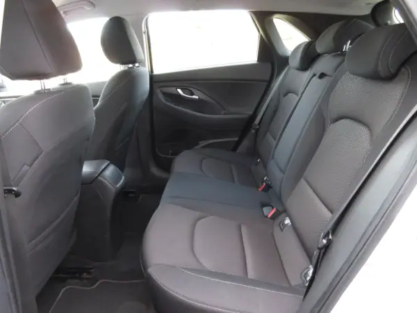 Hyundai i30 2019 - 15490 EUR, 107000 km - AUTO.MOTO.pt - 107000km - foto 21 de 42