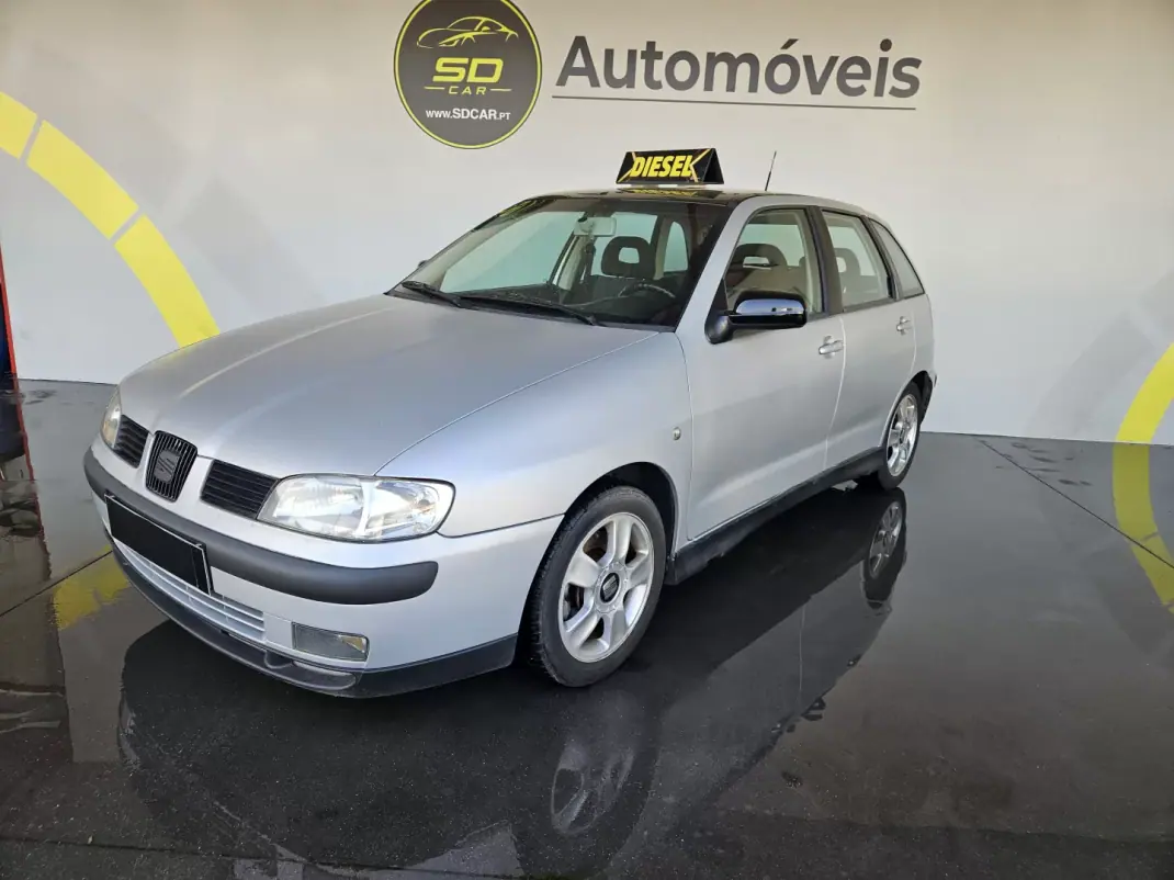 SEAT Ibiza 2001 - 2650 EUR, 277000 km - AUTO.MOTO.pt - 277000km - foto 1 de 10