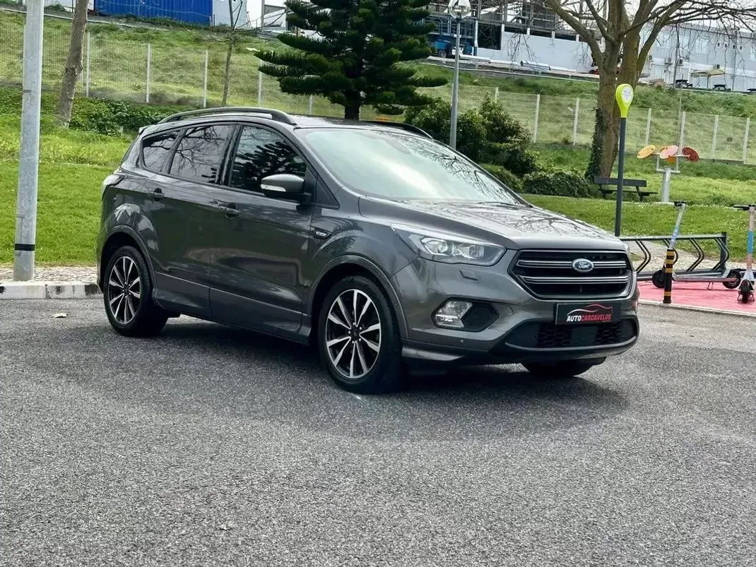 Ford Kuga 2017 - 16490 EUR, 75000 km - AUTO.MOTO.pt - 75000km - foto 23 de 60