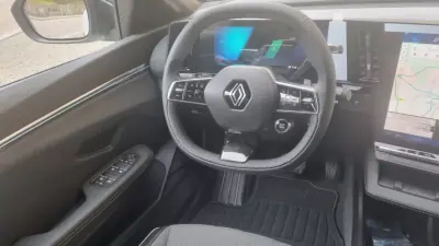 Renault Mégane E-Tech 2024 - 39000 EUR, 15500 km - AUTO.MOTO.pt - 15500km - foto 17 de 33