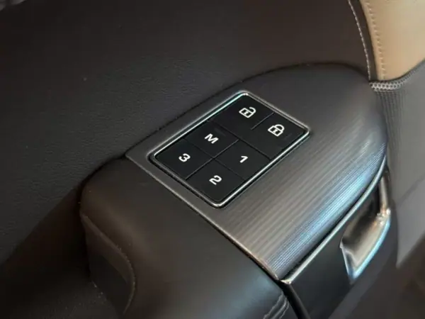 Land Rover Range Rover Sport 2021 - 48750 EUR, 106924 km - AUTO.MOTO.pt - 106924km - foto 15 de 20