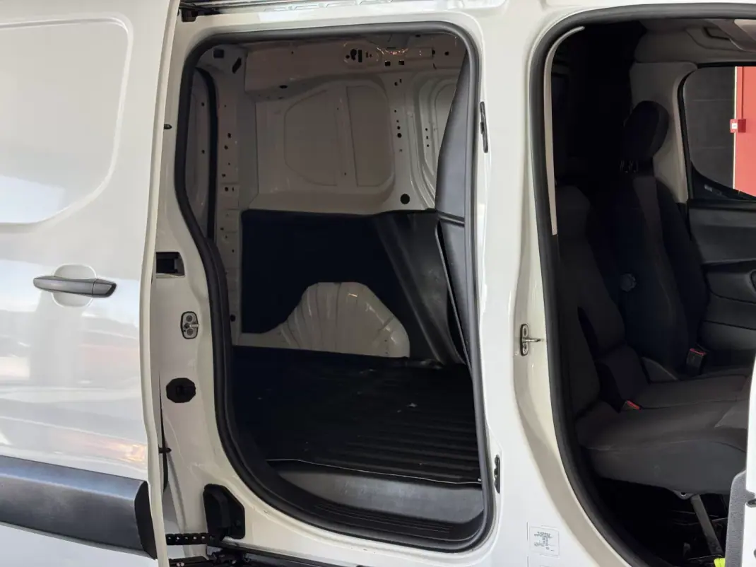 Citroën BERLINGO 1.5 BlueHDi 100 S&S Club M 2022 - 15990 EUR, 92798 km - AUTO.MOTO.pt - 92798km - foto 13 de 19