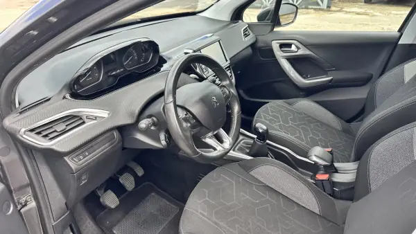 Peugeot 2008 2016 - 12900 EUR, 122000 km - AUTO.MOTO.pt - 122000km - foto 9 de 12