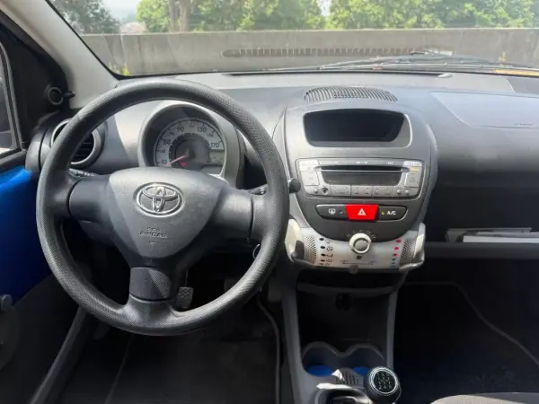 Toyota Aygo 2010 - 5490 EUR, 149000 km - AUTO.MOTO.pt - 149000km - foto 16 de 25