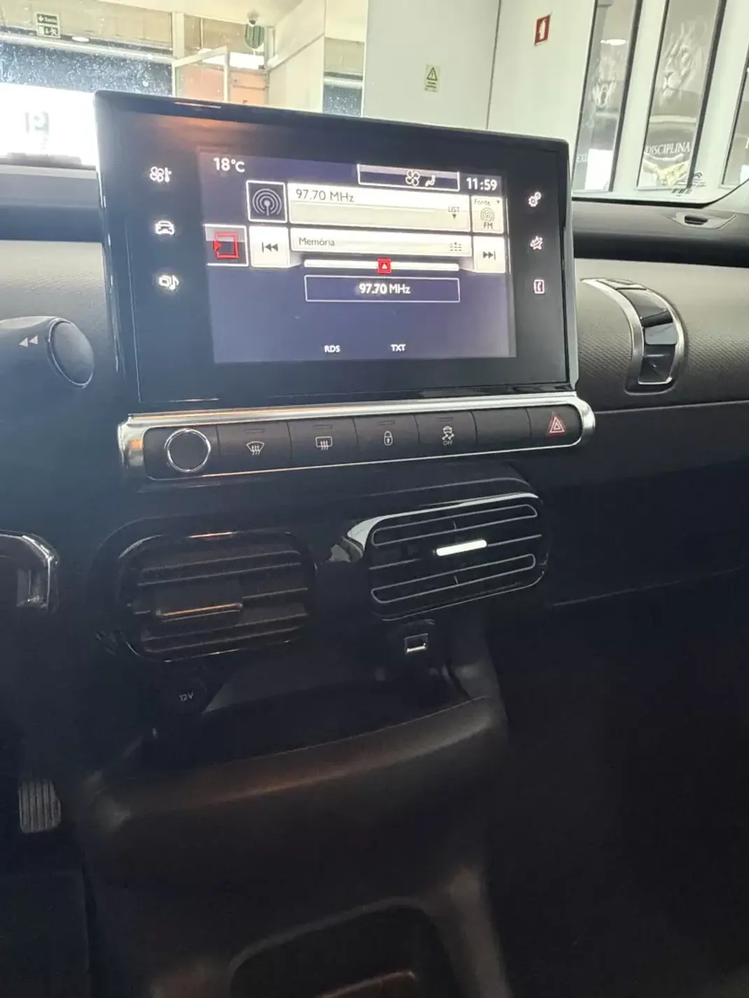 Citroën C4 Cactus 2017 - 12500 EUR, 70000 km - AUTO.MOTO.pt - 70000km - foto 7 de 14