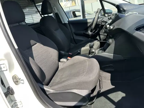 Peugeot 2015 - 6900 EUR, 230000 km - AUTO.MOTO.pt - 230000km - foto 38 de 40