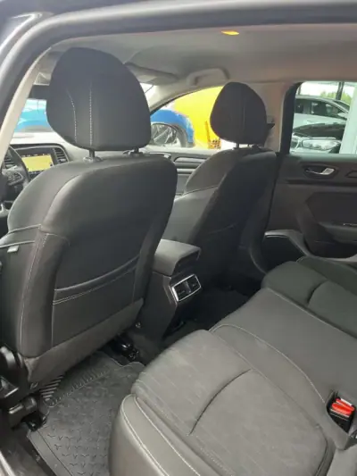Renault Mégane Sport Tourer 2020 - 16900 EUR, 152047 km - AUTO.MOTO.pt - 152047km - foto 14 de 19