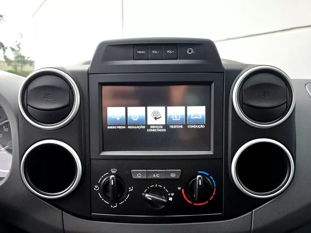 Peugeot Partner 2017 - 12490 EUR, 129000 km - AUTO.MOTO.pt - 129000km - foto 15 de 27