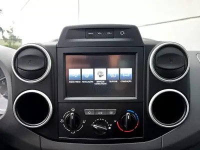 Peugeot Partner 2017 - 12490 EUR, 129000 km - AUTO.MOTO.pt - 129000km - foto 15 de 27