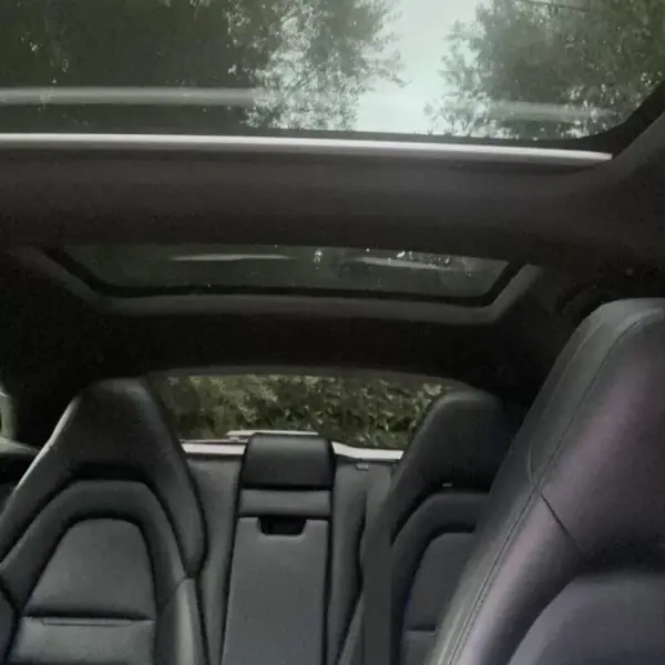 Porsche Panamera Sport Turismo 2019 - 69990 EUR, 210000 km - AUTO.MOTO.pt - 210000km - foto 26 de 50