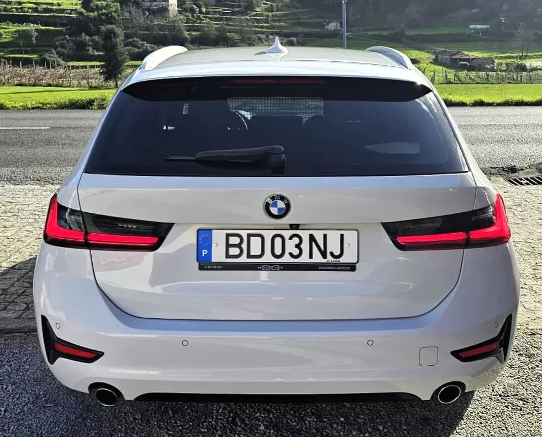 BMW 318 2020 - 28999 EUR, 100000 km - AUTO.MOTO.pt - 100000km - foto 13 de 35