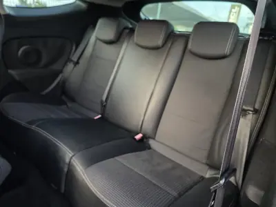 Renault Mégane Coupe 2011 - 8990 EUR, 234000 km - AUTO.MOTO.pt - 234000km - foto 30 de 33