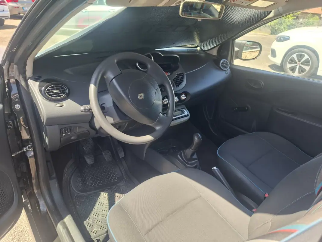 Renault Twingo 2013 - 7945 EUR, 122382 km - 122382km - foto 4 de 11
