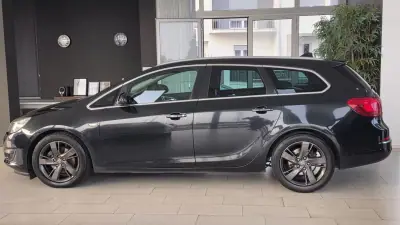 Opel Astra Sports Tourer 2014 - 7990 EUR, 189805 km - AUTO.MOTO.pt - 189805km - foto 19 de 21