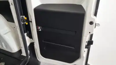 Fiat Doblo 1.6 M-JET2 3 LUG. 2021 - 13500 EUR, 55800 km - AUTO.MOTO.pt - 55800km - foto 26 de 28