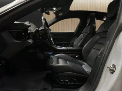 Porsche Taycan 2023 - 68800 EUR, 94000 km - AUTO.MOTO.pt - 94000km - foto 10 de 20